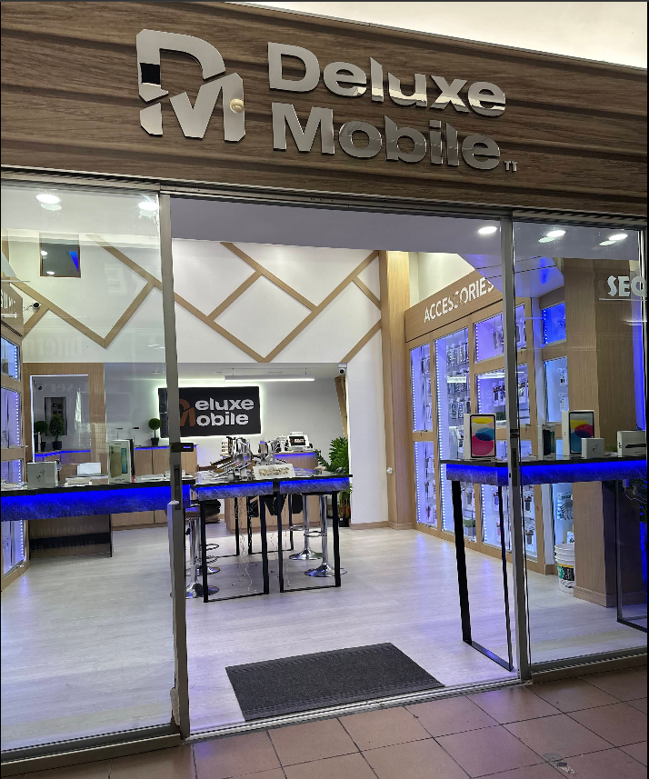 Deluxe Mobile Store Front